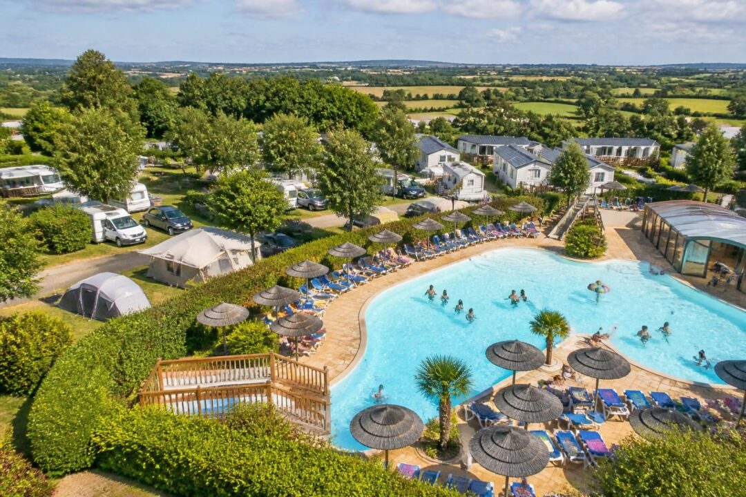 découvrez les campings du cotentin avec piscine, leurs équipements complets et tarifs pour un séjour agréable en normandie.