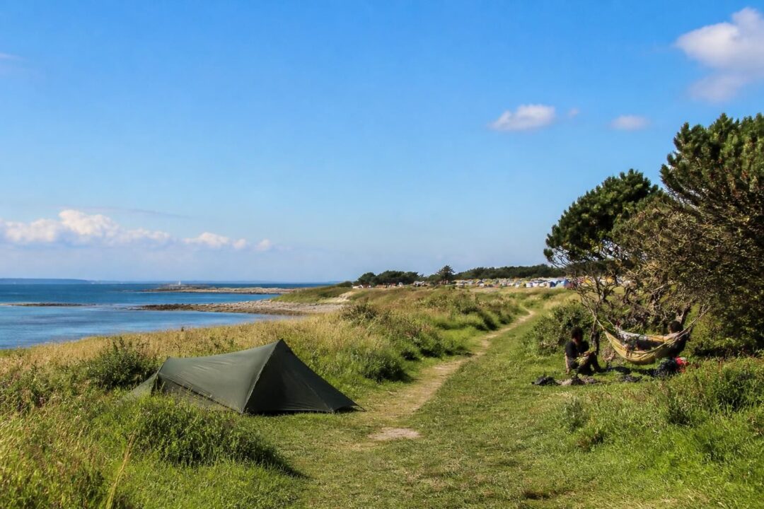découvrez le camping sur l'île de tatihou : options de bivouac, alternatives possibles et les campings les plus proches pour un séjour inoubliable en pleine nature.